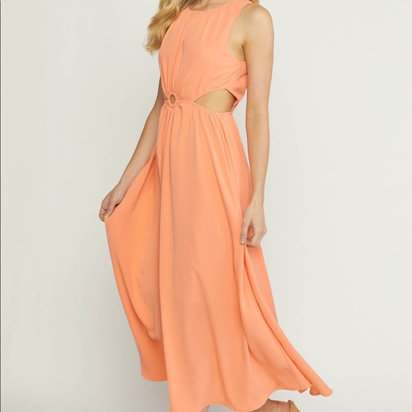 🌸Cut Out Midi Dress ENTRO🌸 - Picture 4 of 5